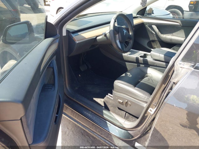 2024 Tesla Model Y Long Range Single Motor Rear-wheel Drive/rwd მანქანა იყიდება აუქციონზე, vin: 7SAYGDED6RF051988, აუქციონის ნომერი: 44781408