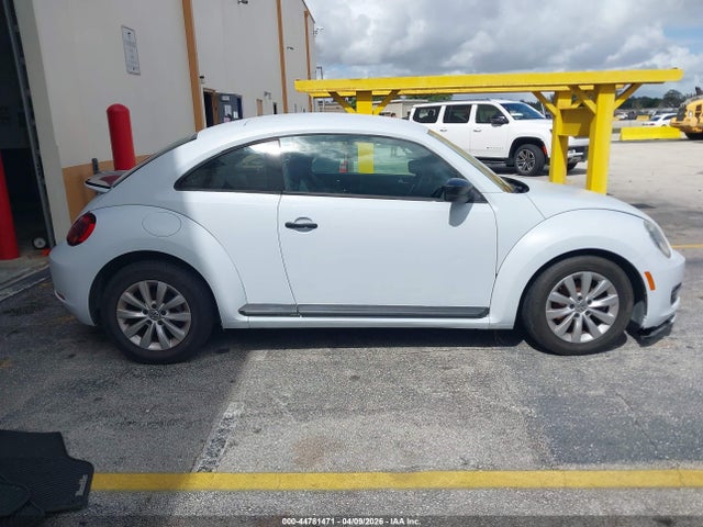 44781471 :رقم المزاد ، 3VWF17AT6GM606335 vin ، 2016 Volkswagen Beetle 1.8t S مزاد بيع