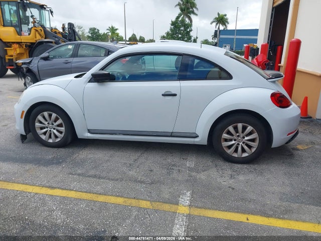44781471 :رقم المزاد ، 3VWF17AT6GM606335 vin ، 2016 Volkswagen Beetle 1.8t S مزاد بيع