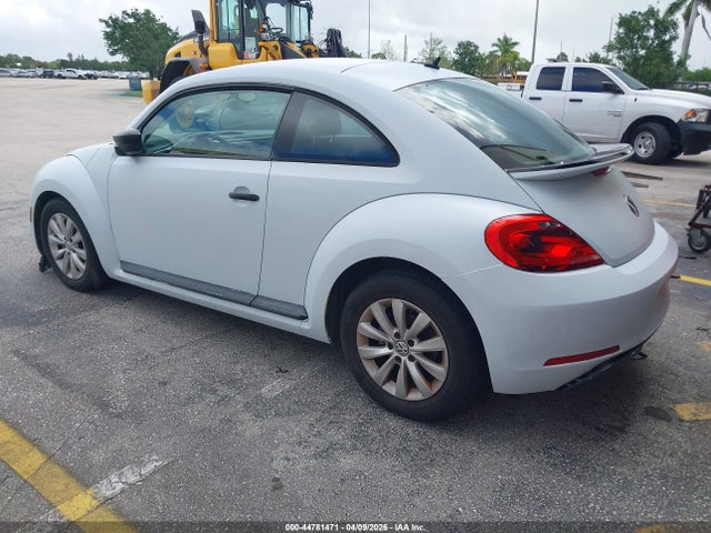 44781471 :رقم المزاد ، 3VWF17AT6GM606335 vin ، 2016 Volkswagen Beetle 1.8t S مزاد بيع
