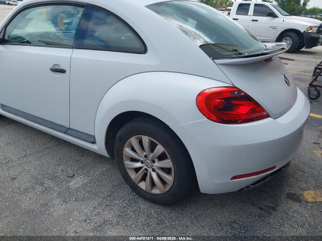 44781471 :رقم المزاد ، 3VWF17AT6GM606335 vin ، 2016 Volkswagen Beetle 1.8t S مزاد بيع