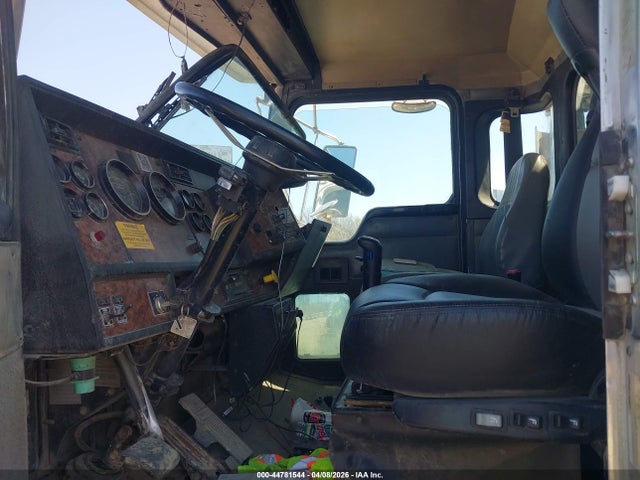 Продаж на аукціоні авто 2000 Kenworth Construction W900, vin: 1NKWL00X0YJ841318, номер лоту: 44781544