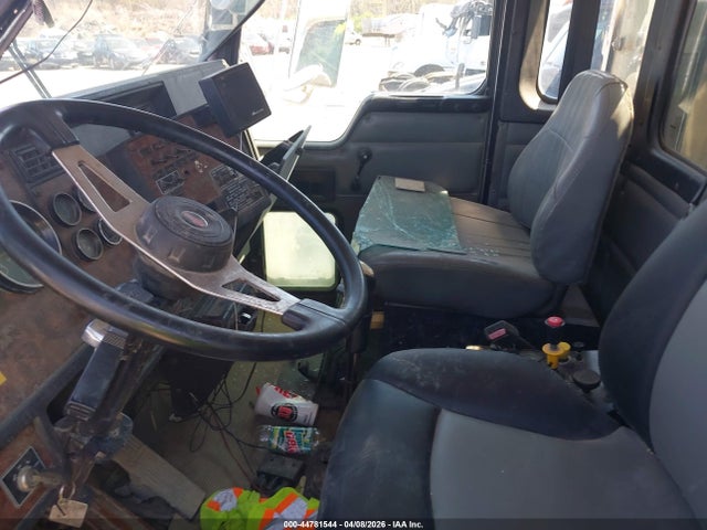 Продаж на аукціоні авто 2000 Kenworth Construction W900, vin: 1NKWL00X0YJ841318, номер лоту: 44781544