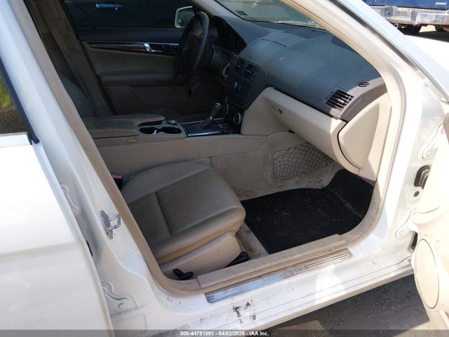 2011 Mercedes-benz C 300 Luxury 4matic/sport 4matic მანქანა იყიდება აუქციონზე, vin: WDDGF8BBXBR154245, აუქციონის ნომერი: 44781591