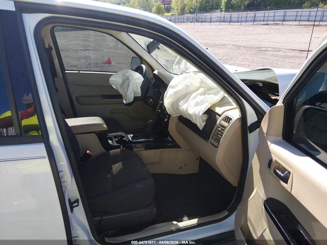 44781611 :رقم المزاد ، 4F2CZ02Z98KM28065 vin ، 2008 Mazda Tribute I Sport مزاد بيع