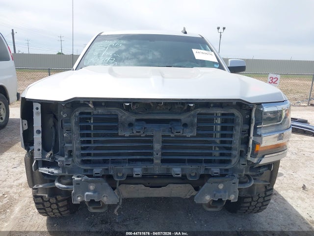 44781676 :رقم المزاد ، 3GCPCREC1JG243858 vin ، 2018 Chevrolet Silverado 1500 1lt مزاد بيع