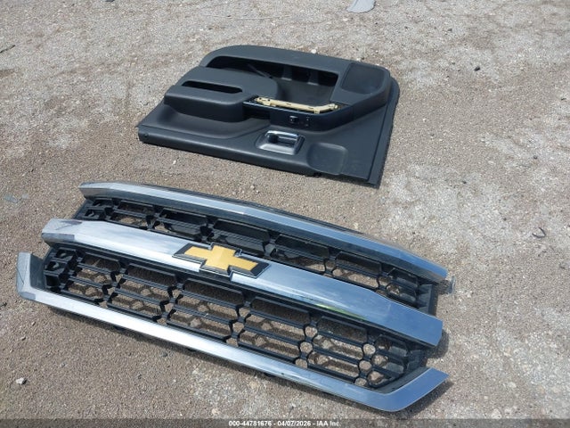 44781676 :رقم المزاد ، 3GCPCREC1JG243858 vin ، 2018 Chevrolet Silverado 1500 1lt مزاد بيع