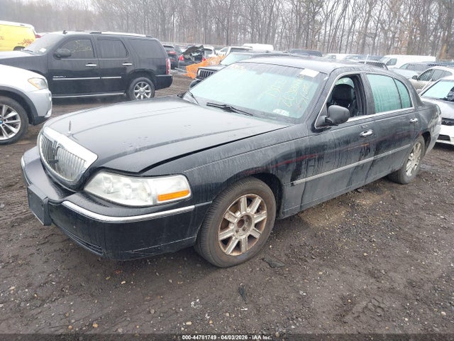 2007 Lincoln Town Car Executive L მანქანა იყიდება აუქციონზე, vin: 1LNHM84W87Y608148, აუქციონის ნომერი: 44781749