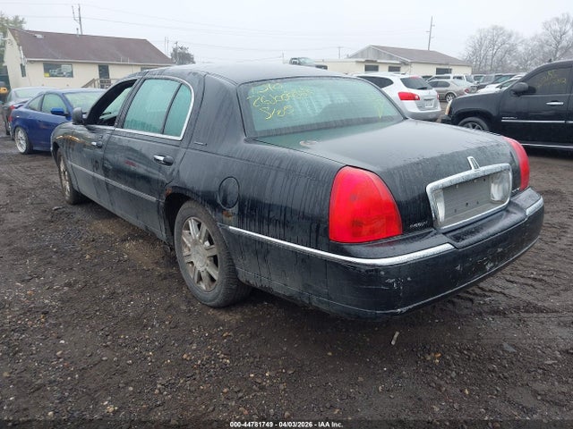 2007 Lincoln Town Car Executive L მანქანა იყიდება აუქციონზე, vin: 1LNHM84W87Y608148, აუქციონის ნომერი: 44781749