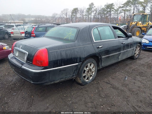 2007 Lincoln Town Car Executive L მანქანა იყიდება აუქციონზე, vin: 1LNHM84W87Y608148, აუქციონის ნომერი: 44781749