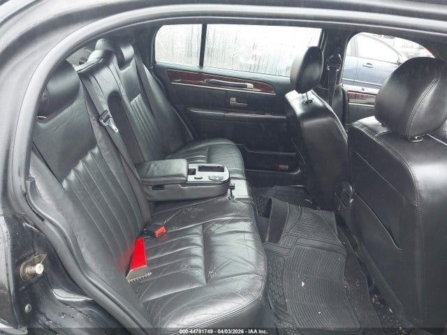 2007 Lincoln Town Car Executive L მანქანა იყიდება აუქციონზე, vin: 1LNHM84W87Y608148, აუქციონის ნომერი: 44781749