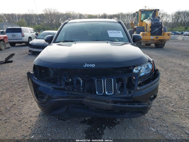 44781780 :رقم المزاد ، 1C4NJCEA9HD117358 vin ، 2017 Jeep Compass Latitude Fwd مزاد بيع