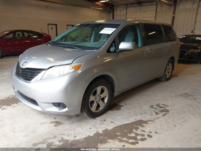 2012 TOYOTA SIENNA 5TDKA3DC9CS015786 Photo 1