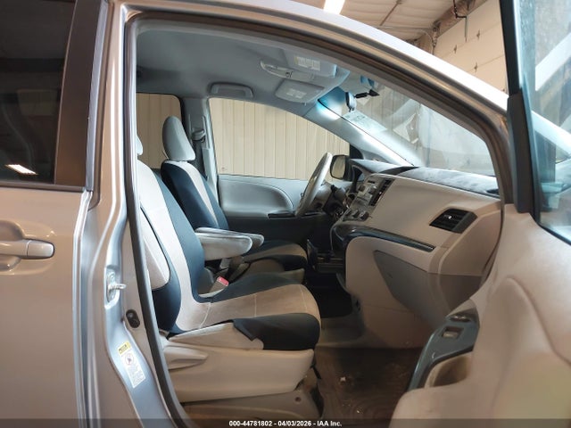 2012 TOYOTA SIENNA 5TDKA3DC9CS015786 Photo 4