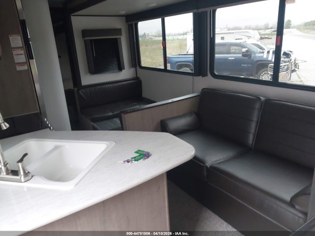 4YDT31822M7251242 A 318br