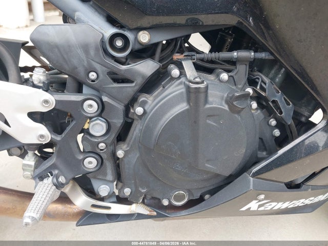 JKAEXKG15KDA32933 Kawasaki EX400