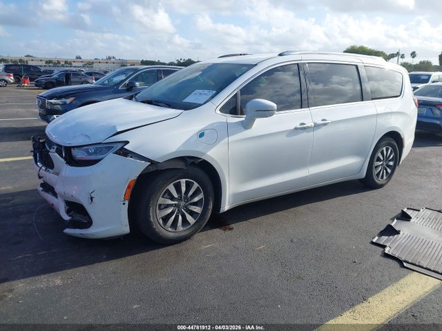 2021 Chrysler Pacifica Hybrid Touring L მანქანა იყიდება აუქციონზე, vin: 2C4RC1L77MR577021, აუქციონის ნომერი: 44781912