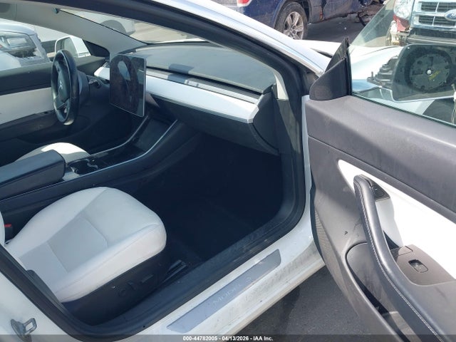 2018 Tesla Model 3 Long Range/performance მანქანა იყიდება აუქციონზე, vin: 5YJ3E1EB0JF086301, აუქციონის ნომერი: 44782005