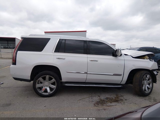 2017 Cadillac Escalade Luxury მანქანა იყიდება აუქციონზე, vin: 1GYS4BKJ4HR139113, აუქციონის ნომერი: 44782150