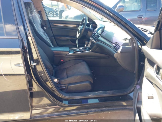 44782195 :رقم المزاد ، 1HGCV1F17JA236677 vin ، 2018 Honda Accord Lx مزاد بيع
