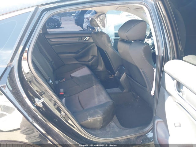 44782195 :رقم المزاد ، 1HGCV1F17JA236677 vin ، 2018 Honda Accord Lx مزاد بيع
