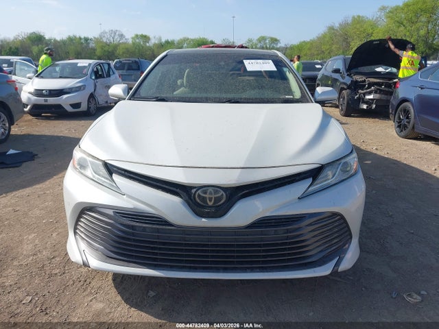 4T1B11HK3JU049216 Toyota CAMRY XLE