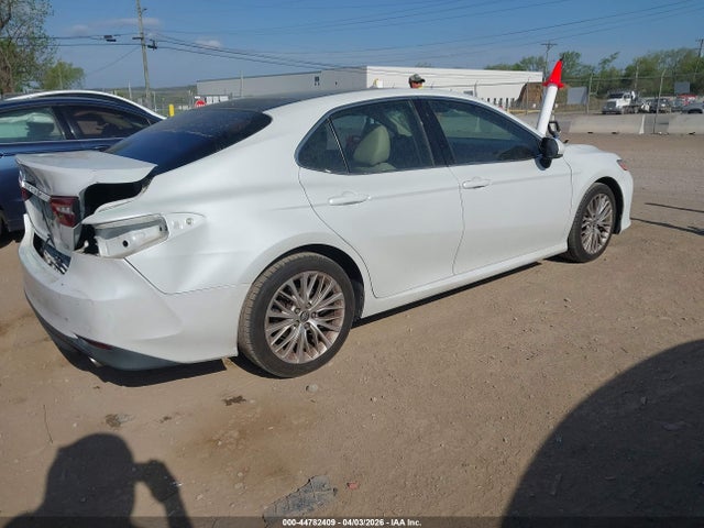 4T1B11HK3JU049216 Toyota CAMRY XLE