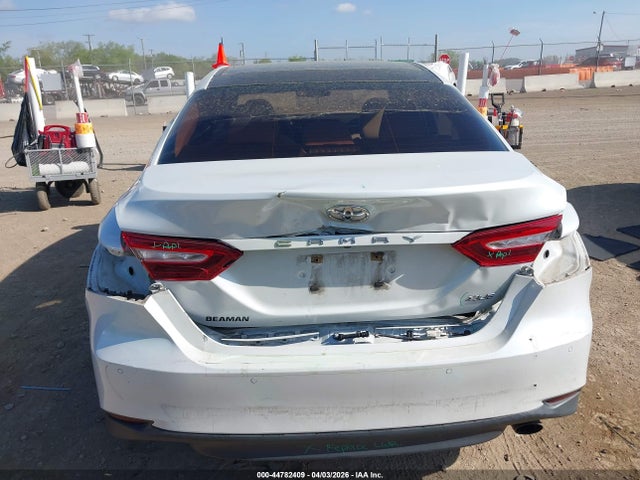 4T1B11HK3JU049216 Toyota CAMRY XLE