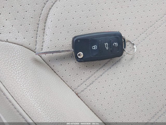 44782500 :رقم المزاد ، 1VWBH7A35DC071991 vin ، 2013 Volkswagen Passat 2.5l Se مزاد بيع