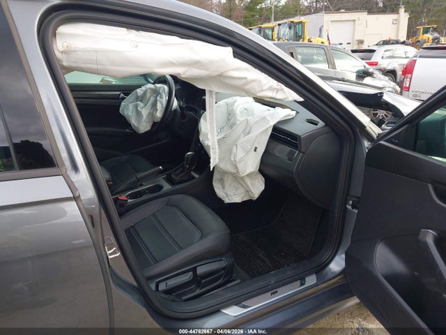 2021 Volkswagen Passat 2.0t R-line მანქანა იყიდება აუქციონზე, vin: 1VWMA7A35MC005924, აუქციონის ნომერი: 44782667