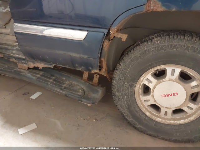 2002 Gmc Yukon Sle მანქანა იყიდება აუქციონზე, vin: 1GKEK13Z12R143994, აუქციონის ნომერი: 44782700