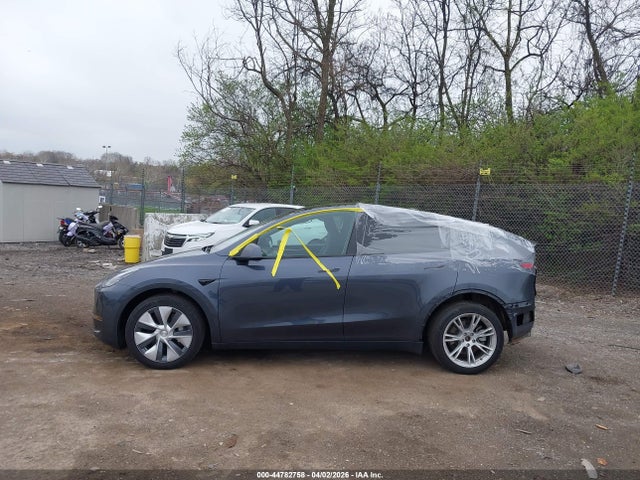 7SAYGDEE7PF850913 Tesla Model Y