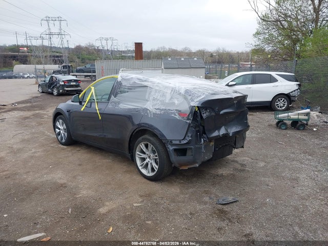 7SAYGDEE7PF850913 Tesla Model Y