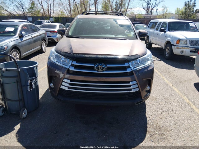 44782787 :رقم المزاد ، 5TDJZRFH4HS367780 vin ، 2017 Toyota Highlander Xle مزاد بيع