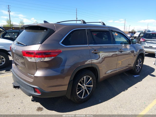 44782787 :رقم المزاد ، 5TDJZRFH4HS367780 vin ، 2017 Toyota Highlander Xle مزاد بيع