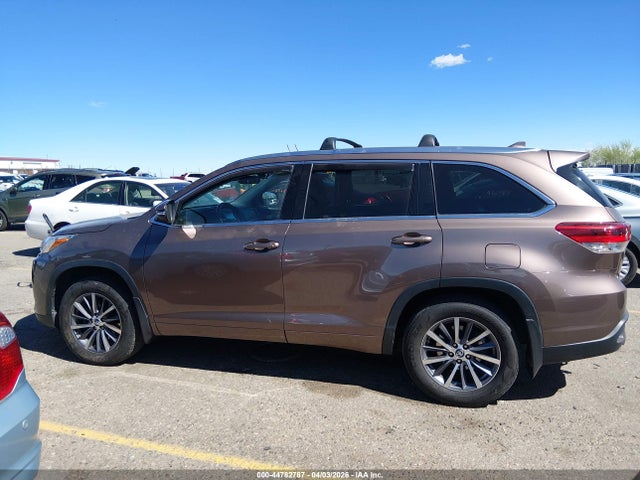 44782787 :رقم المزاد ، 5TDJZRFH4HS367780 vin ، 2017 Toyota Highlander Xle مزاد بيع