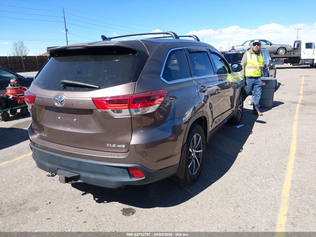 44782787 :رقم المزاد ، 5TDJZRFH4HS367780 vin ، 2017 Toyota Highlander Xle مزاد بيع