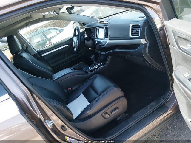 44782787 :رقم المزاد ، 5TDJZRFH4HS367780 vin ، 2017 Toyota Highlander Xle مزاد بيع