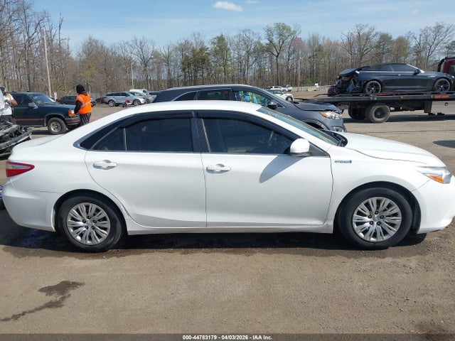 44783179 :رقم المزاد ، 4T1BD1FK9FU147216 vin ، 2015 Toyota Camry Hybrid Le مزاد بيع