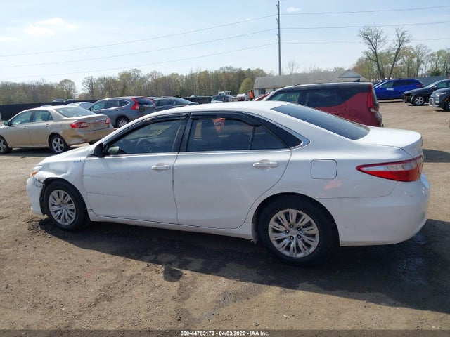 44783179 :رقم المزاد ، 4T1BD1FK9FU147216 vin ، 2015 Toyota Camry Hybrid Le مزاد بيع