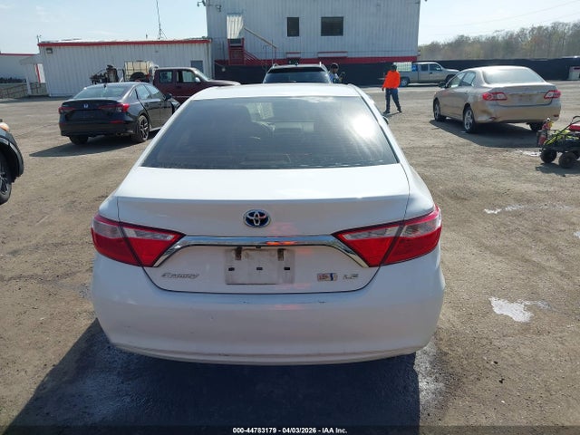 44783179 :رقم المزاد ، 4T1BD1FK9FU147216 vin ، 2015 Toyota Camry Hybrid Le مزاد بيع