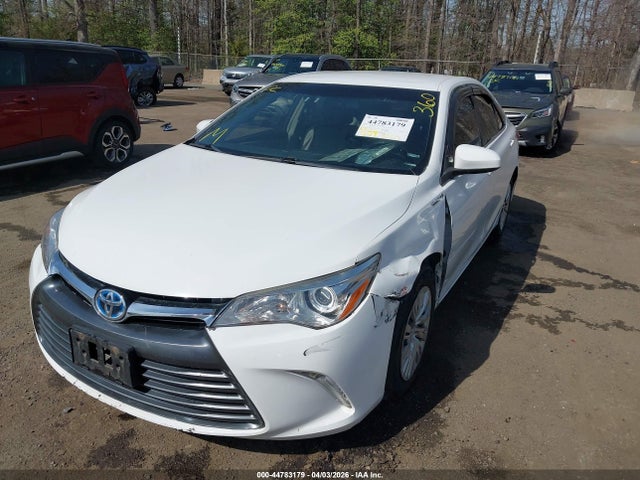 44783179 :رقم المزاد ، 4T1BD1FK9FU147216 vin ، 2015 Toyota Camry Hybrid Le مزاد بيع