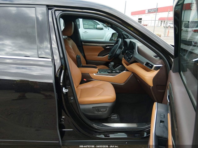 44783198 :رقم المزاد ، 5TDFARAHXMS011686 vin ، 2021 Toyota Highlander Hybrid Platinum مزاد بيع