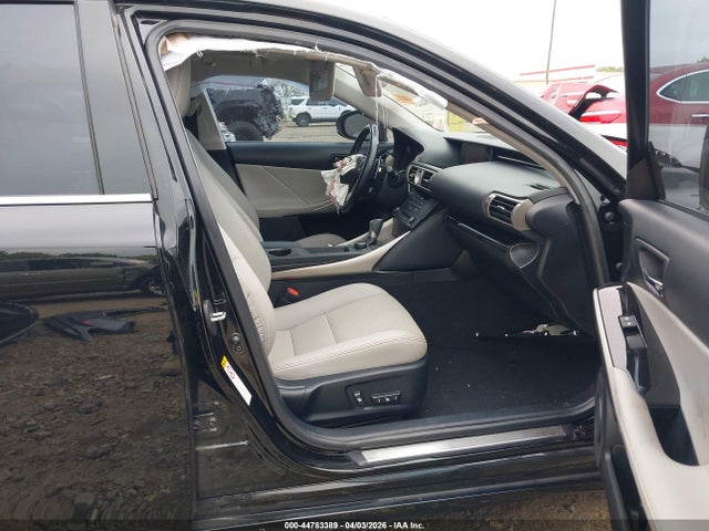 44783389 :رقم المزاد ، JTHBA1D2XG5015480 vin ، 2016 Lexus Is 200t مزاد بيع