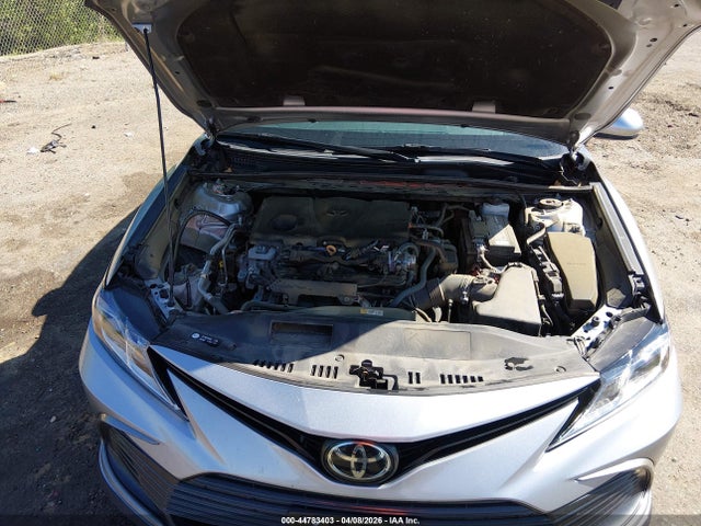 2022 Toyota Camry Le მანქანა იყიდება აუქციონზე, vin: 4T1C11AK1NU684357, აუქციონის ნომერი: 44783403