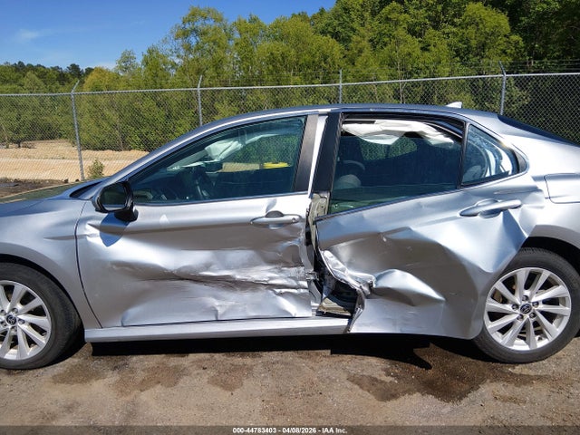 2022 Toyota Camry Le მანქანა იყიდება აუქციონზე, vin: 4T1C11AK1NU684357, აუქციონის ნომერი: 44783403