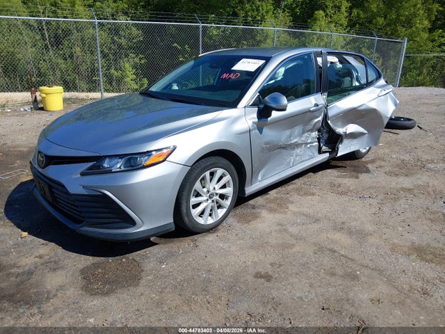 2022 Toyota Camry Le მანქანა იყიდება აუქციონზე, vin: 4T1C11AK1NU684357, აუქციონის ნომერი: 44783403