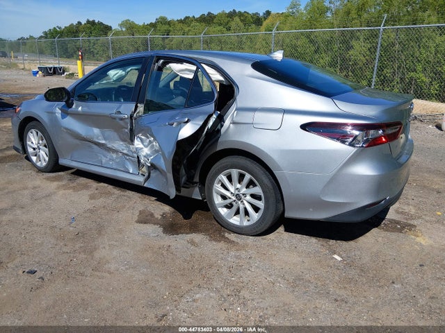 2022 Toyota Camry Le მანქანა იყიდება აუქციონზე, vin: 4T1C11AK1NU684357, აუქციონის ნომერი: 44783403