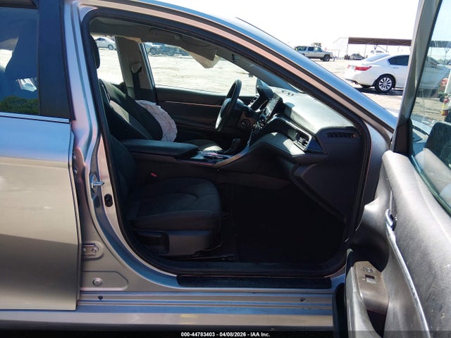 2022 Toyota Camry Le მანქანა იყიდება აუქციონზე, vin: 4T1C11AK1NU684357, აუქციონის ნომერი: 44783403