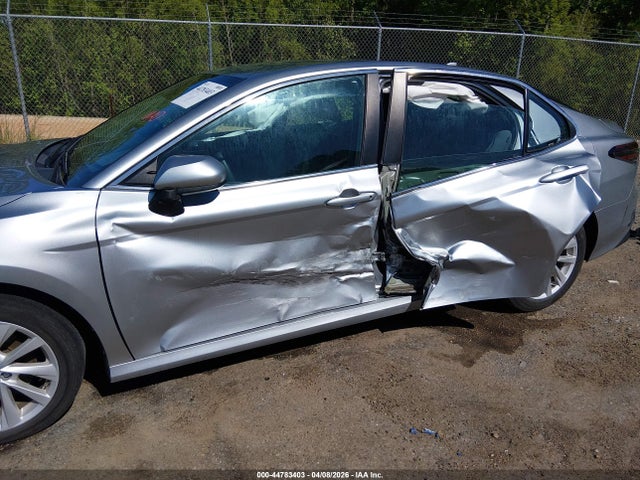 2022 Toyota Camry Le მანქანა იყიდება აუქციონზე, vin: 4T1C11AK1NU684357, აუქციონის ნომერი: 44783403
